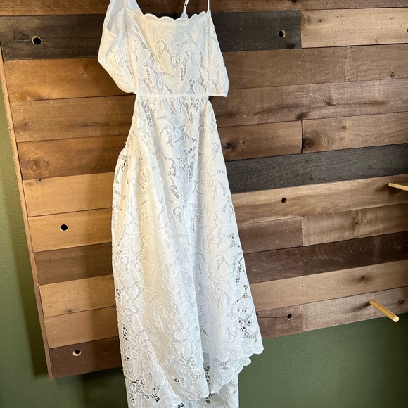 White dress - Picture 4 of 5